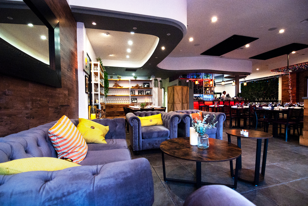 Redwood bar and kitchen location
